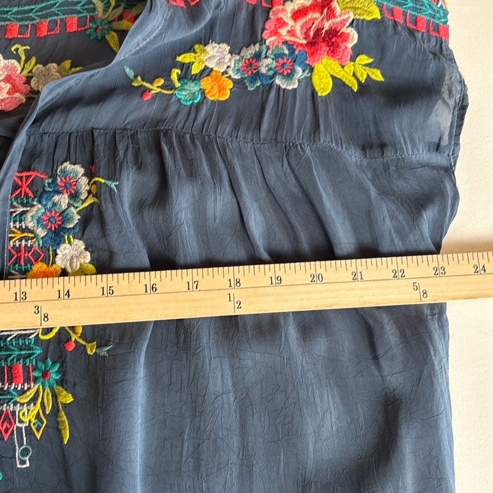 Johnny Was Blouse Womens Medium Blue Floral Tunic Boho Southwestern Artisan FLAW - Picture 10 of 12